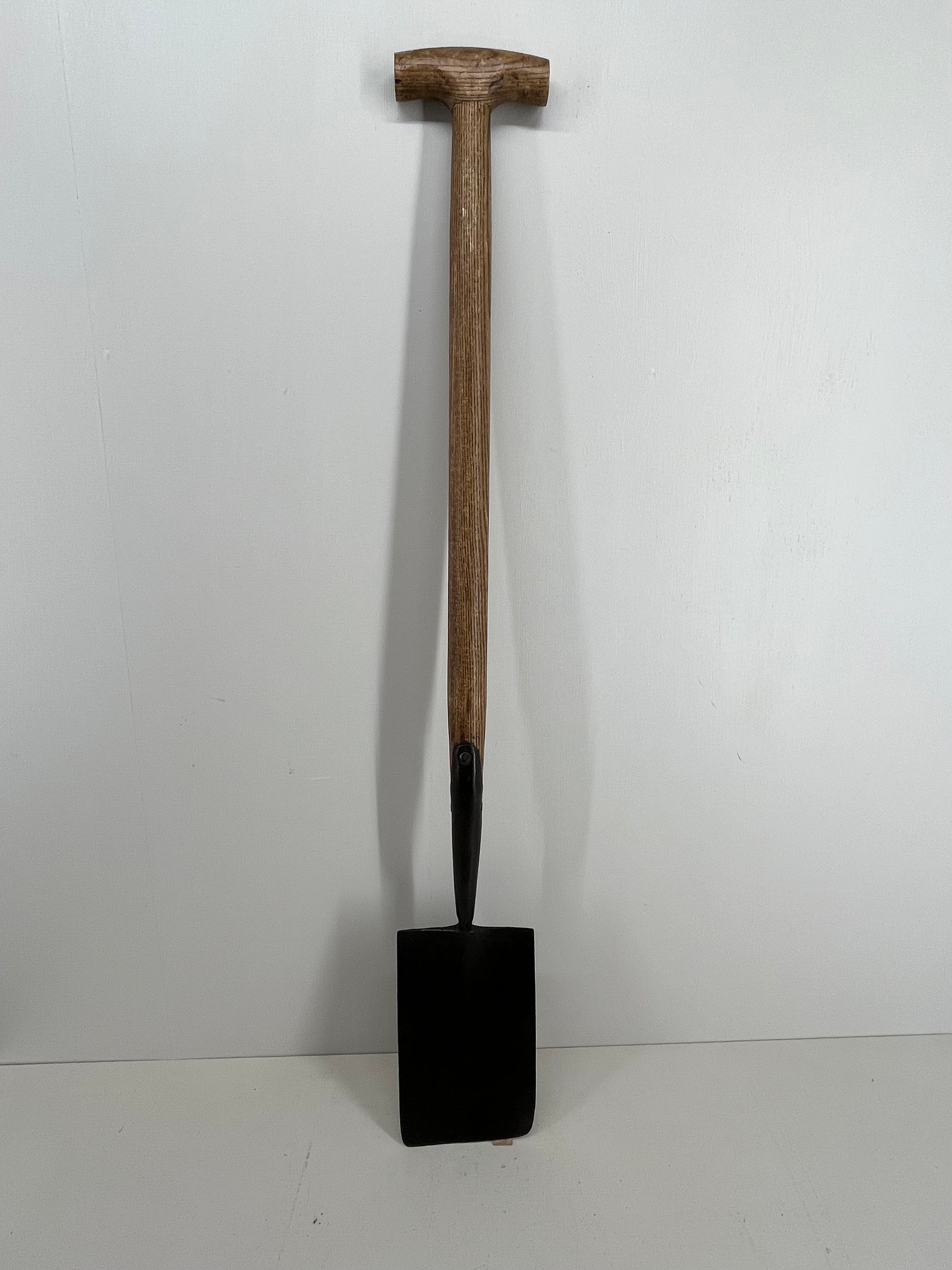 Vintage Border Spade