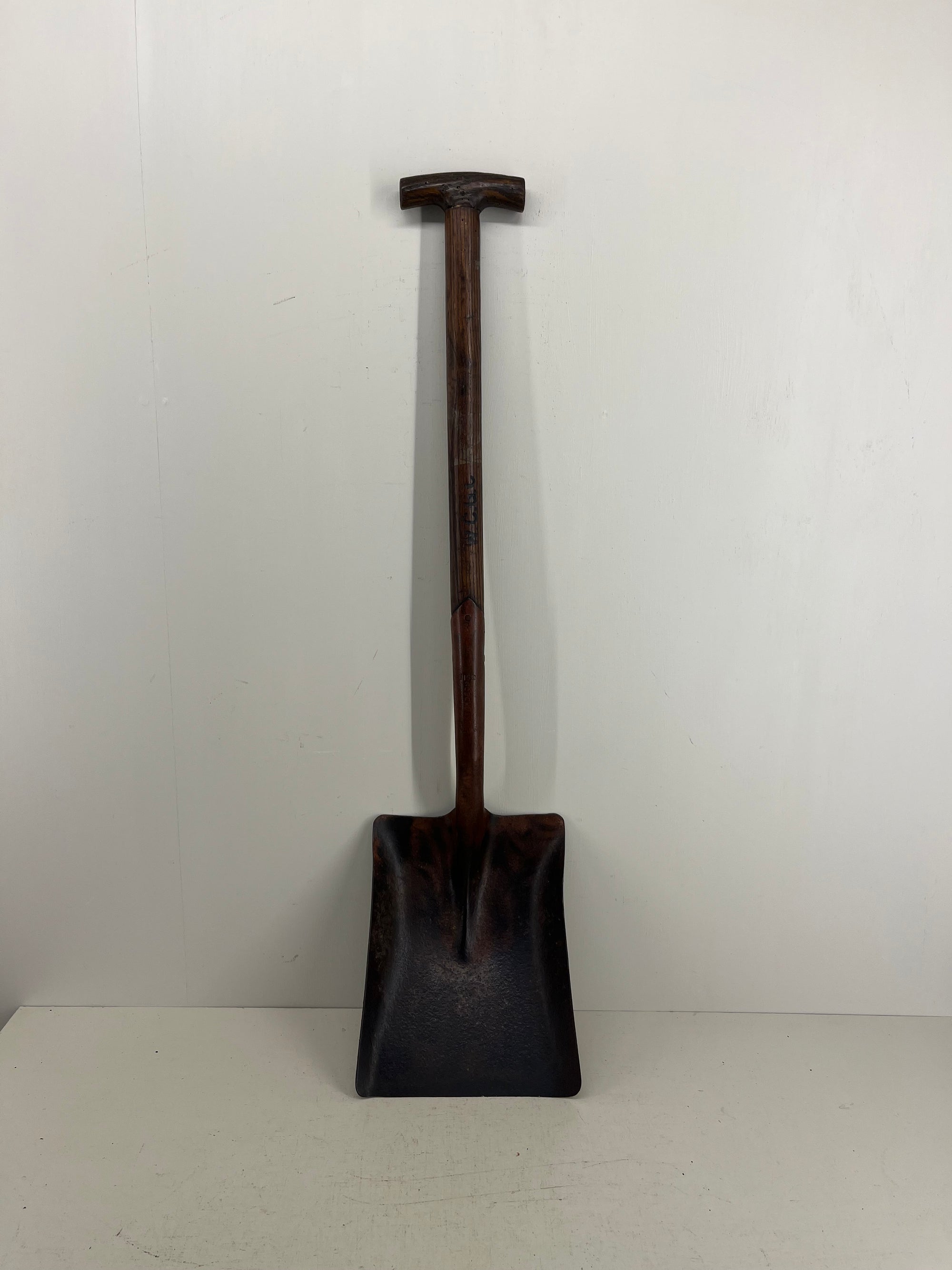 Brades Shovel